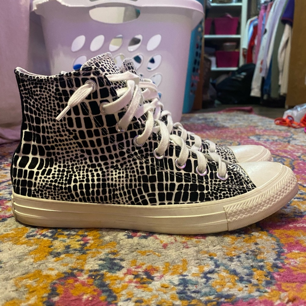 Converse animal print women’s size 11